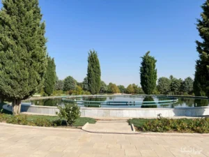 میدان مرکزی، باغ رز و چهار باغ ایرانی