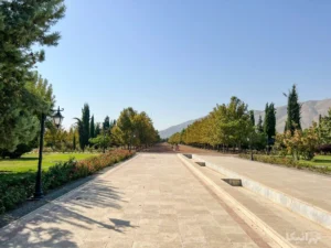 میدان مرکزی، باغ رز و چهار باغ ایرانی