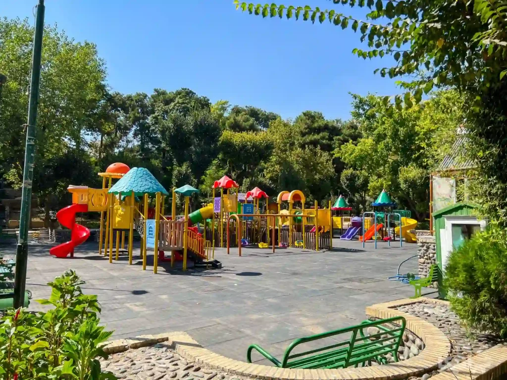 زمین بازی پارک ساعی