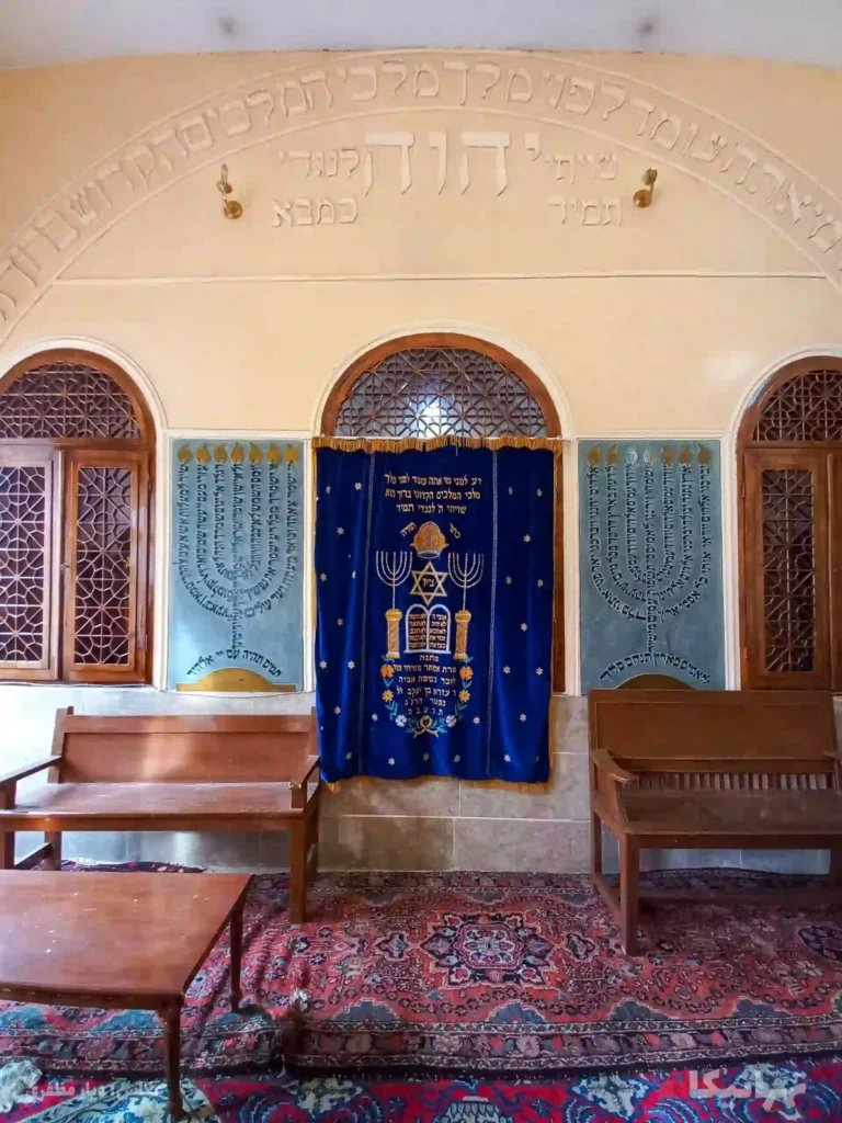 درب های جایگاه تورای کنیسه عزرا یعقوب