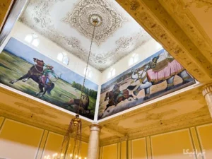 گچ‌کاری و نقاشی‌های رنگ روغن استاد بهزاد در نورگیر کاخ سفید