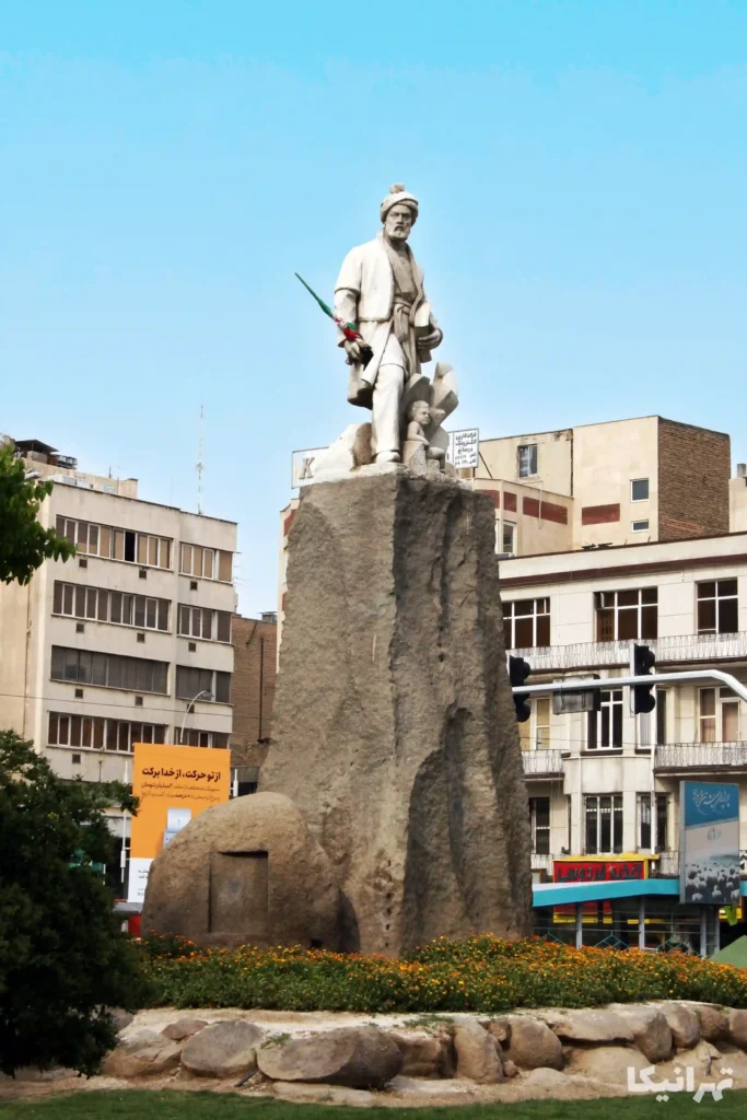 مجسمه فردوسی در میدان فردوسی
