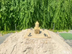 کلیسای مریم مقدس زور زور باغ موزه مینیاتور