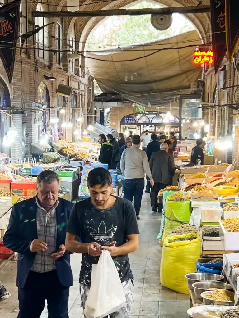 سرای قزوینی های بازار
