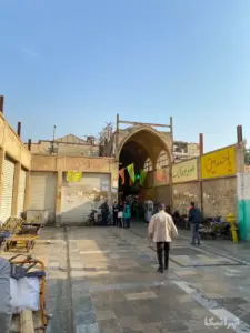 مردم درحال ورود به بازار آل یاسین بازار