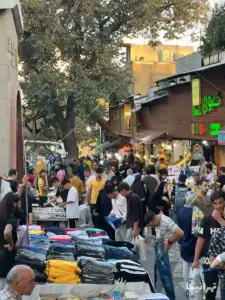 مردم در حال تردد در بازار تجریش