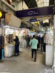 مردم در حال تردد در بازار سلطانی مقابل بازار جامع دوم بازار