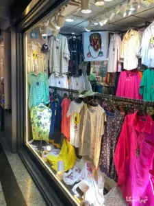 ویترین مغازه لباس فروشی در بازار رضای بازار