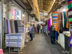 مردم در حال عبور و خرید در بازار زید بازار تهران