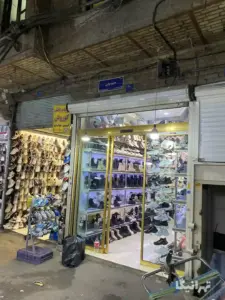 ویترین مغازه‌ّای کفش فروشی در بازار سید ولی