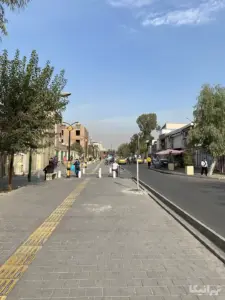 مردم در حال تردد در خیابان آتش‌نشانی مولوی