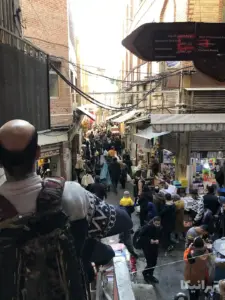 مردم در حال تردد در بازار نوروزخان بازار