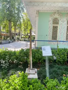 ساعت طنابی حیاط موزه زمان