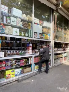 مغازه مواد غذایی فروشی در خیابان سیروس