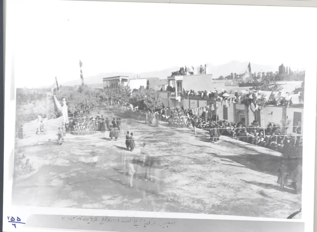 خیابان لاله‌زار نو بالاتر از چهارراه منوچهری (کنت)