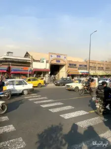 ترافیک روان خیابان مولوی در مقابل سرای بازارگانان مولوی