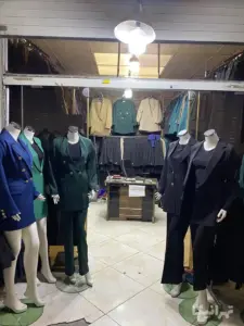 مانکن‌های مغازه پوشاک زنانه در سرای طالقانی بازار