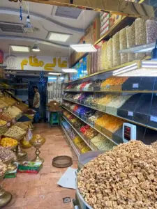 تصویر آجیل و خشکبار مغازه‌ای در بازار صاحب‌جمع