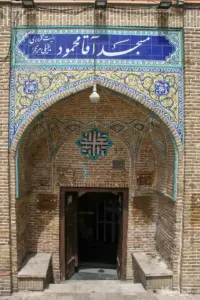 درب ورودی مسجد آقامحمود