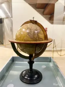 کره جغرافیایی قدیمی در موزه سکه برج میلاد