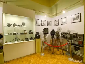 تصویر دوربین‌های قدیمی موزه سینما