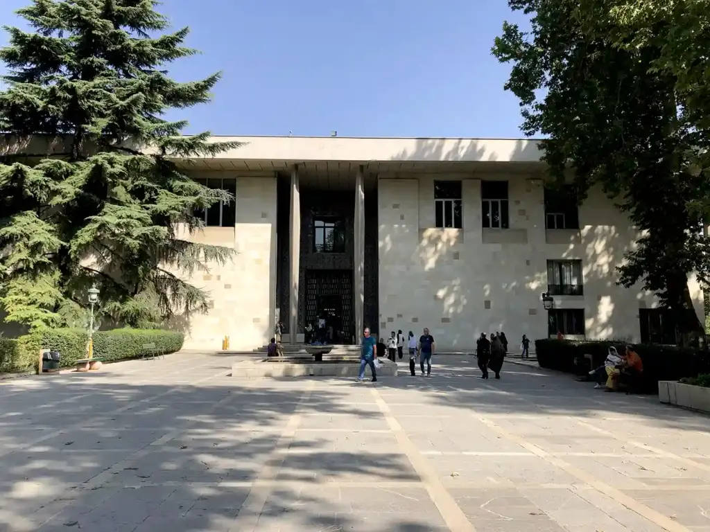 ورودی غربی کاخ اختصاصی نیاوران