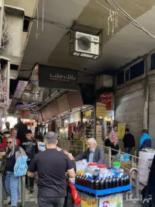مردم در حال عبور از پاساژ شیرازی بازار