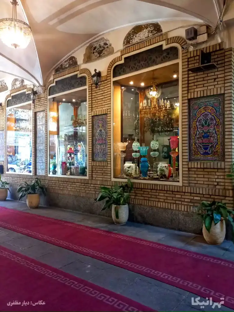 ویترین مغازه ورودی پاساژ چهلستون