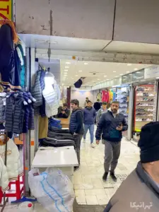 مردم در حال تردد در پاساژ کویتیهای آزادی بازار