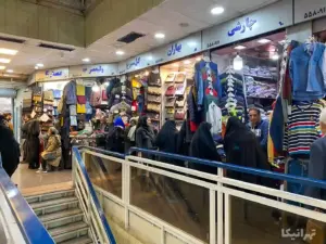 مردم در حال خرید از پاساژ کویتیهای رضایی بازار