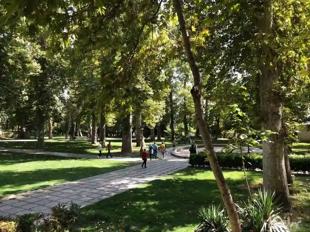 باغ کاخ نیاوران