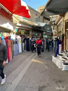 مردم در حال تردد در کوچه منوچهرخانی بازار